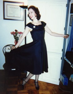 Writer Leslie J. Thompson in a 1940s vintage dress